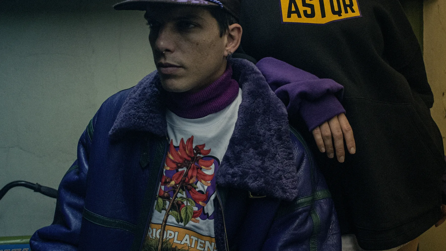 ASTQR lookbook — pareja escalera